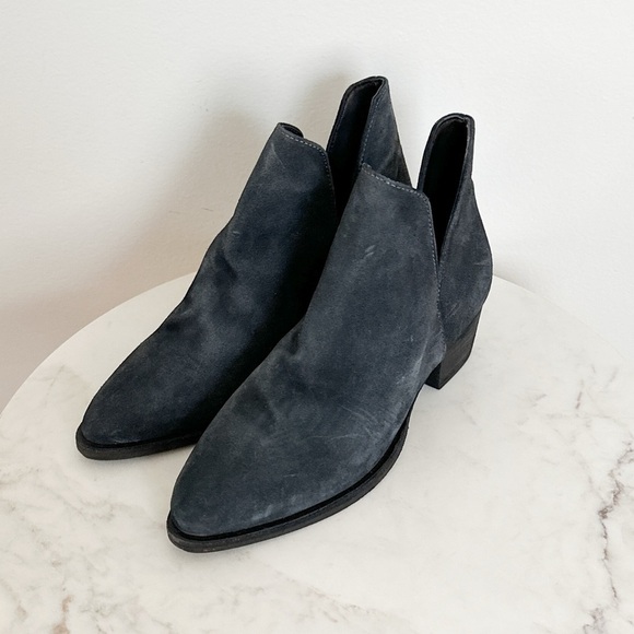 NEW Free People Charm Double-V Ankle Bootie in Navy Suede Size 8 US 38 EU - Picture 3 of 8